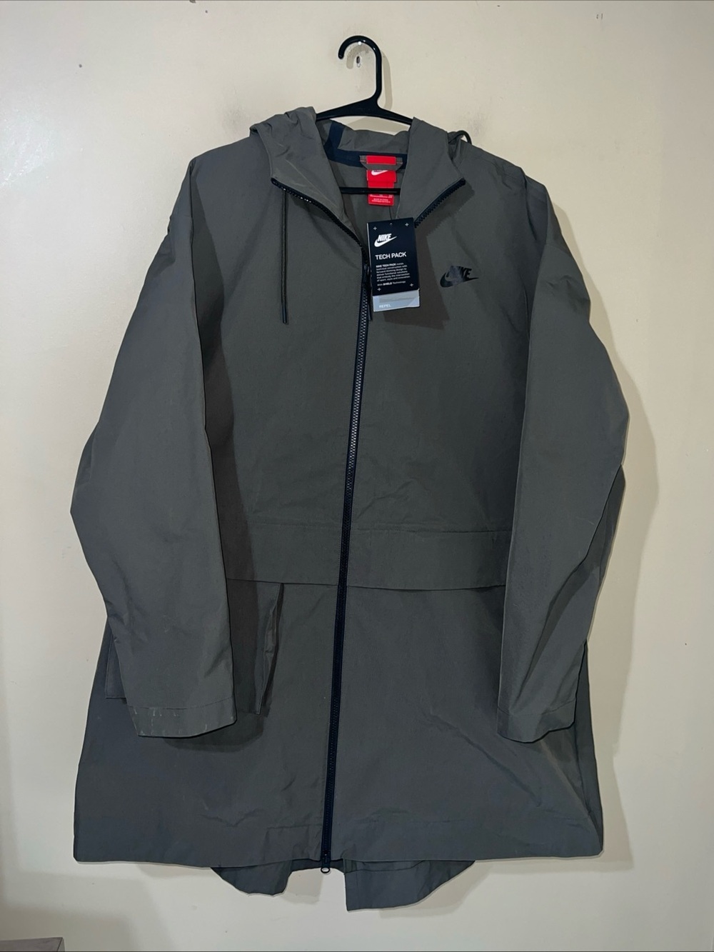 Nike Tech Women's Green Full Zip Hooded Fishtail Shell Parka NEW